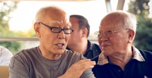 他掀开裙子舌头伸进去动漫软件